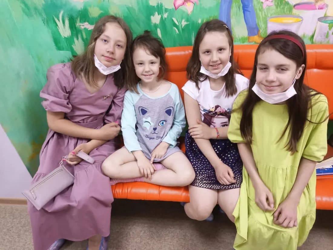Юле нужна помощь, она устала болеть